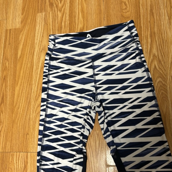 Athletic collection Size S With cool Navy and white design - Picture 3 of 9